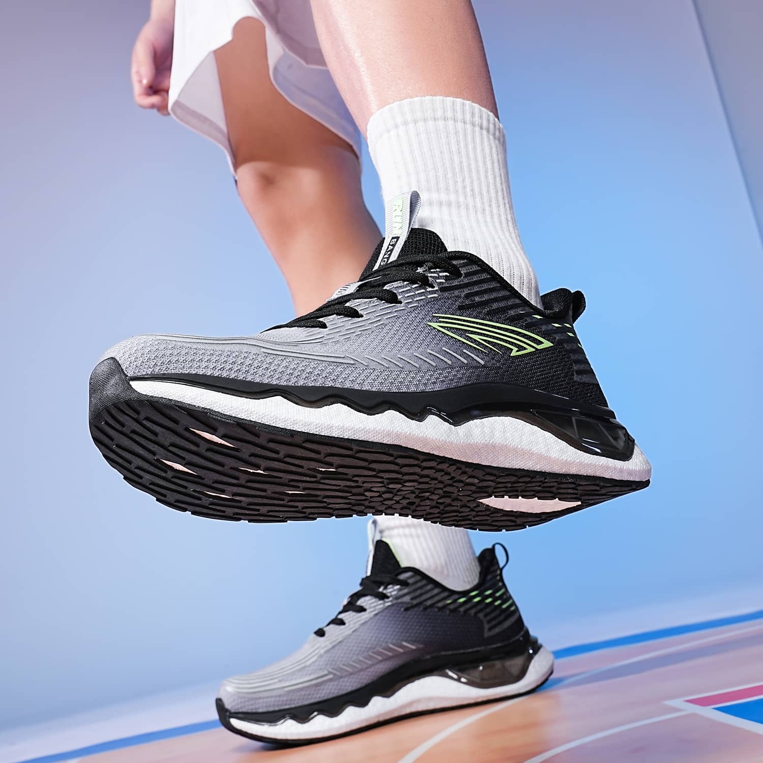 Anti-slip wear-resistant lightweight running shoes